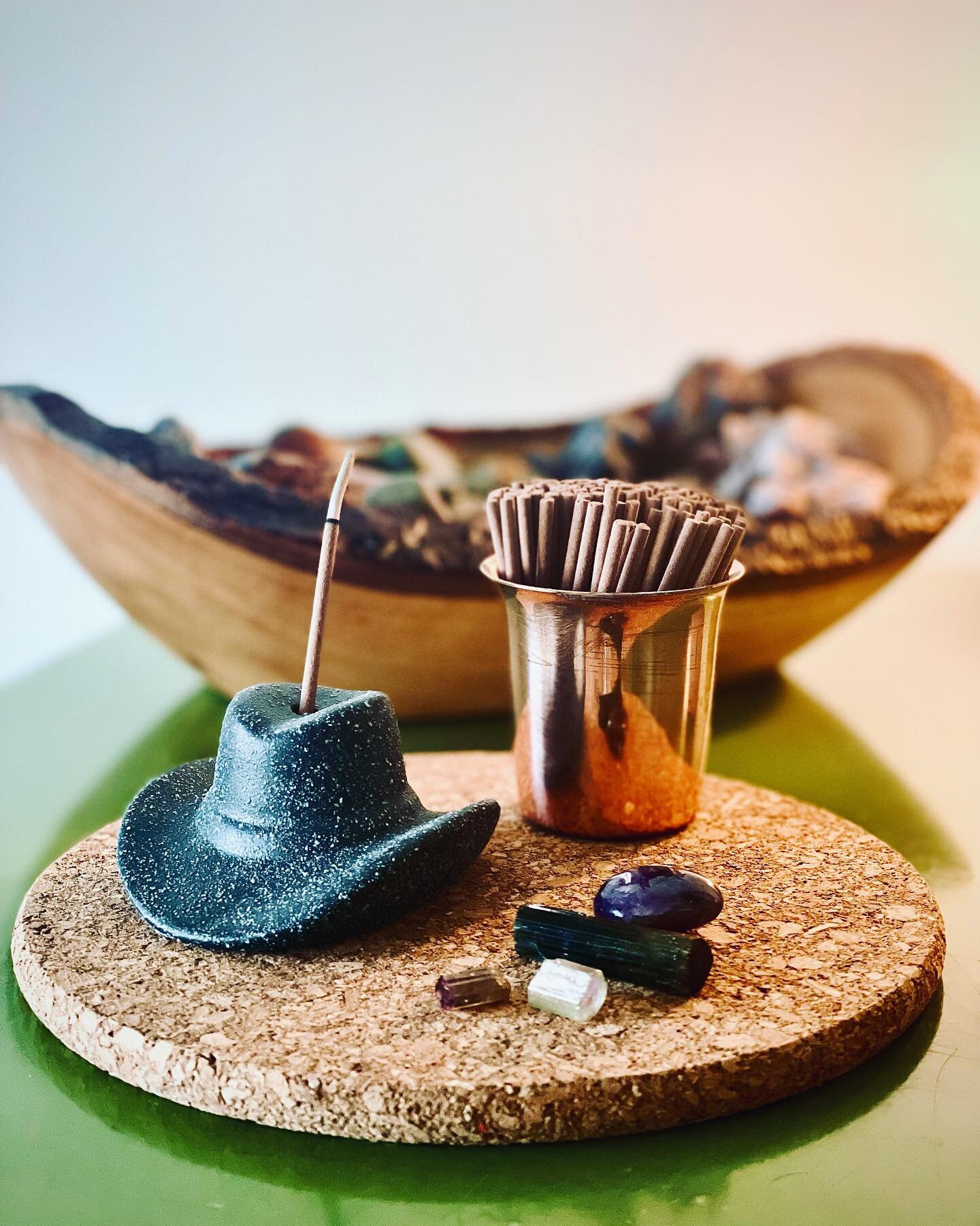 One of my birthday gifts added to my desk, a cowboy hat stone incense burner 🤠 I found a great variety of decks, books, and spiritual tools shopping in Galena, IL! Time to raise the vibration in this house ✨
-
-
-
#incense #decor #crystals #vibratio