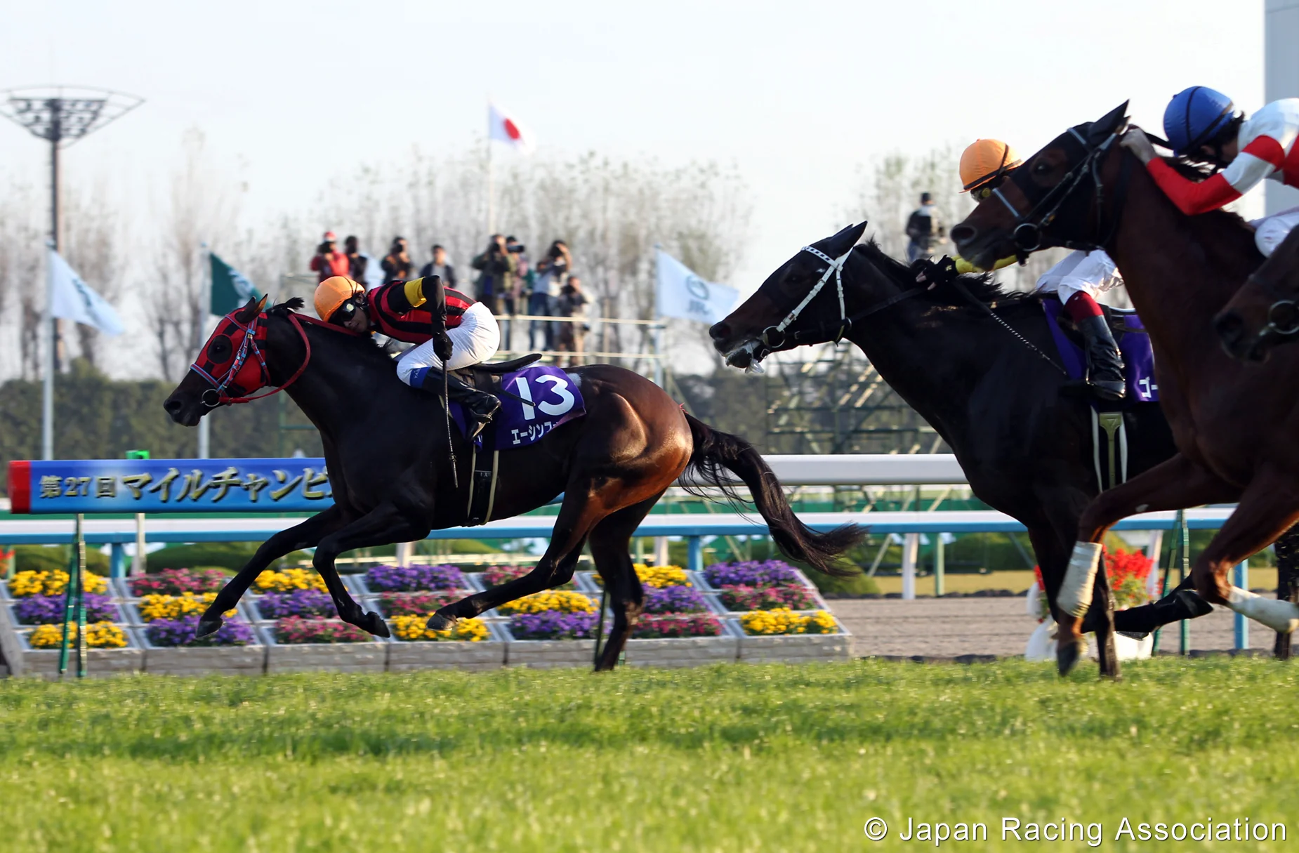 A Shin Forward 2010 Mile Championship finish line photo.jpg