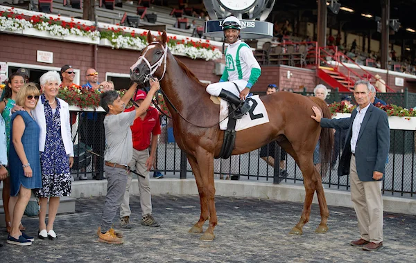 12th race winners circle - Riendo.jpg