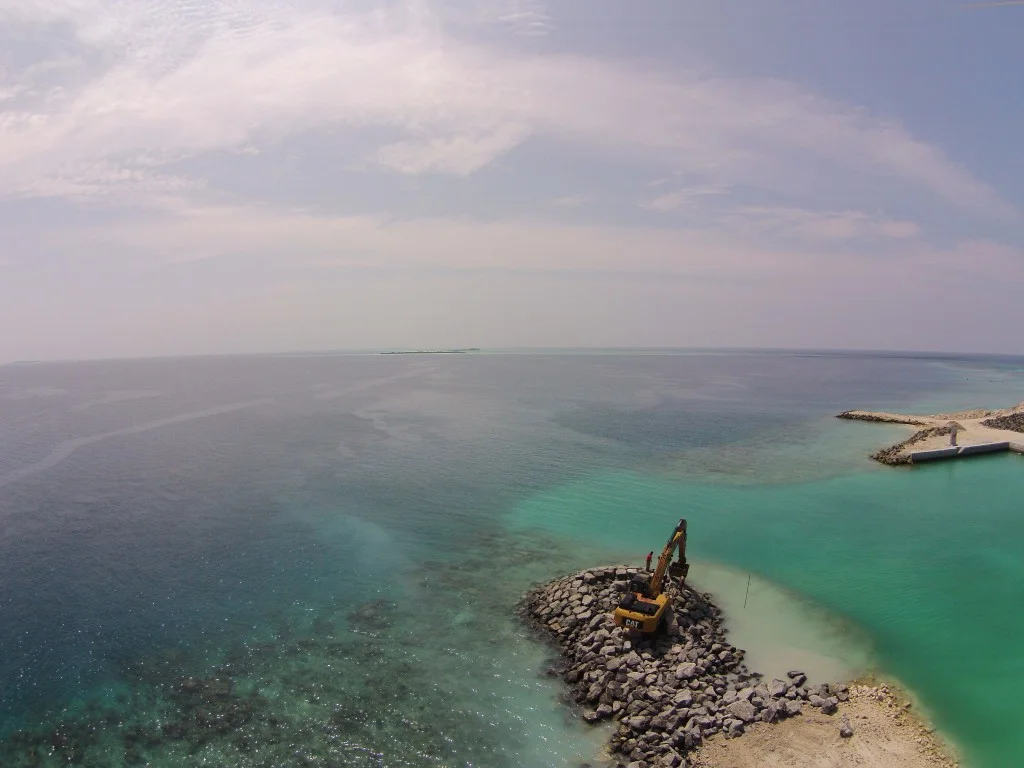 Naifaru-construction-1024x768.jpg