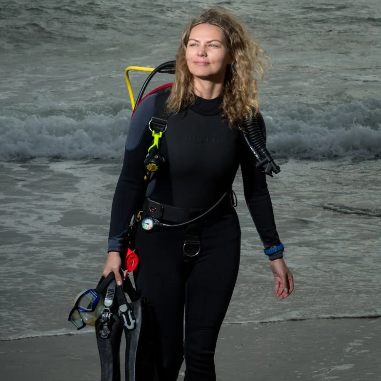 Erika Woolsey, PhD: Executive Producer & Director Erika is a marine biologist, a National Geographic Explorer, and CEO of the Hydrous. She has been exploring coral reefs for over 15 years and is devoted to ocean science education.