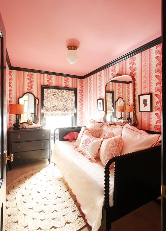 You might think black doesn't belong in a little girl's room, but Jenny just proved you wrong. It so, so belongs. 