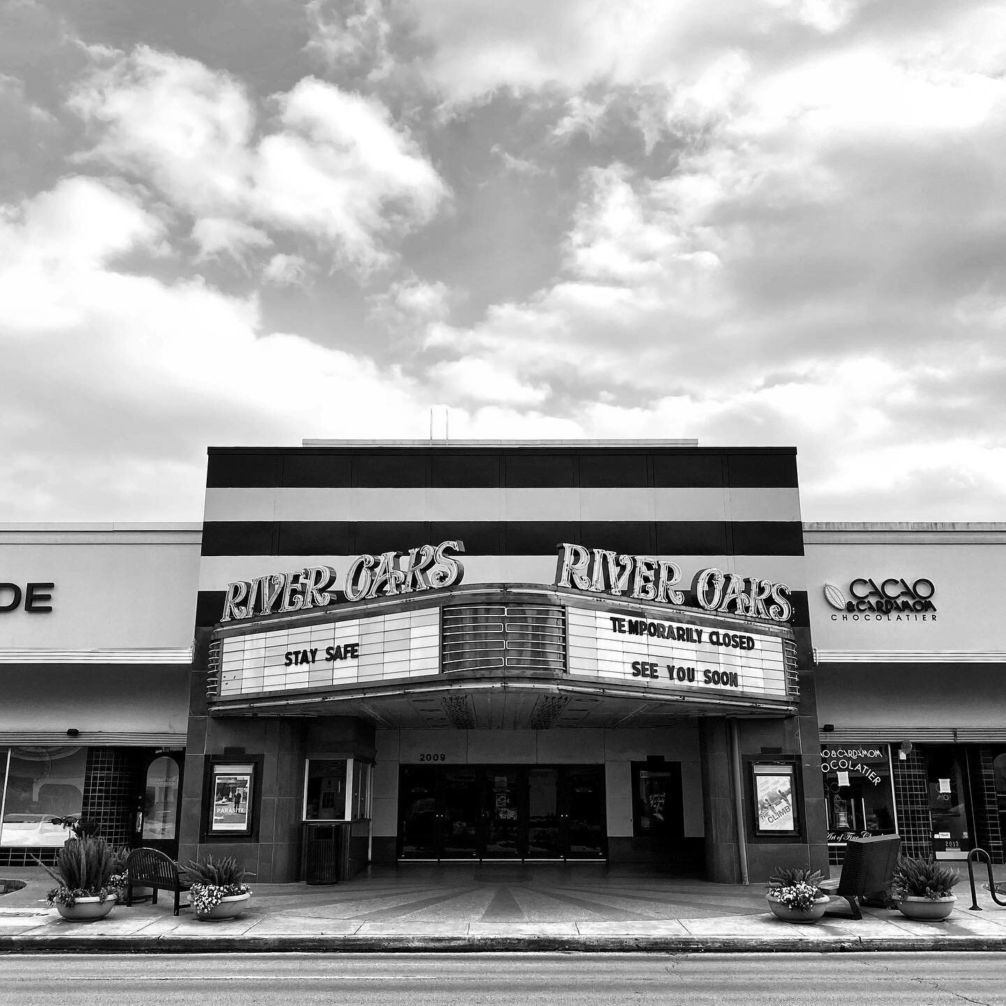 She lives! 👏🏻 @houstonmayor just announced that @riveroakstheater will open again. I was utterly heartbroken when its fate was endangered last year. What a win for our community and for historic preservation ❤️

As an interior designer with a passi