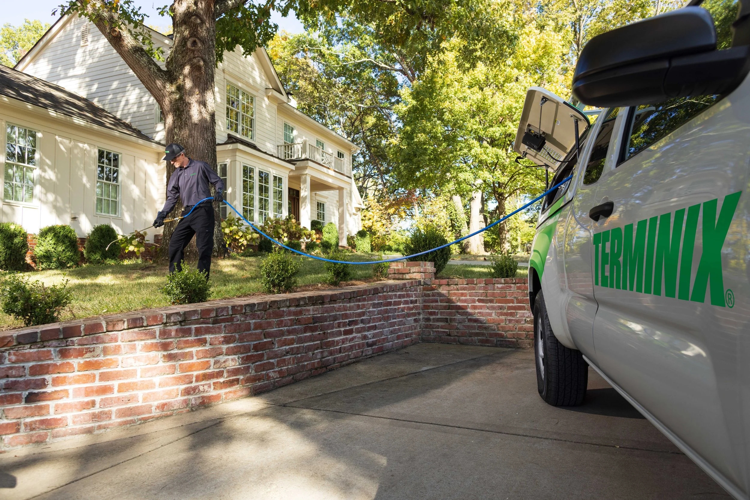 Terminix_8-B_GARAGE-DRIVEWAY_1208.jpg