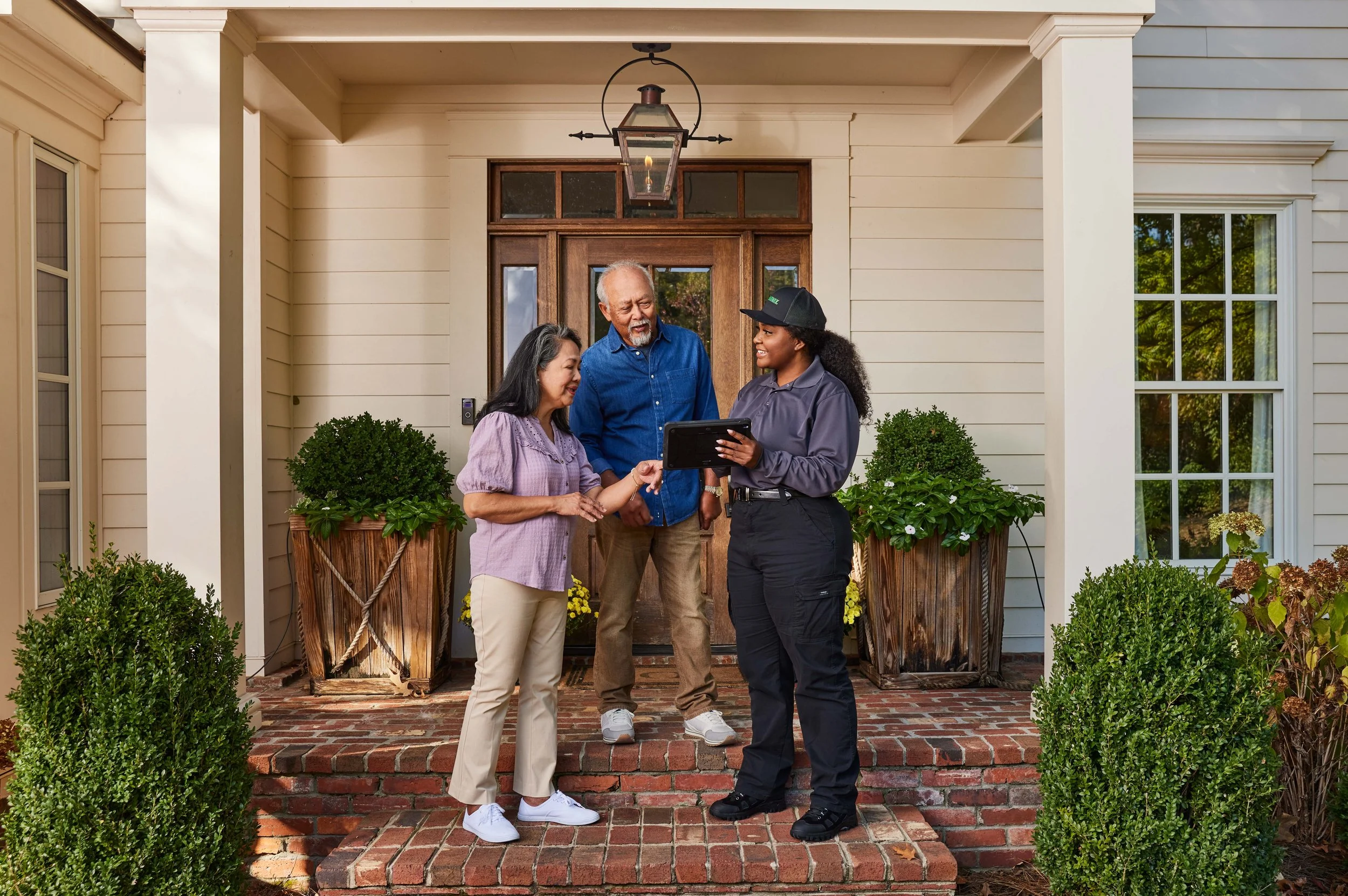Terminix_3-D_FRONTYARD-PORCH_1657 copy.jpg