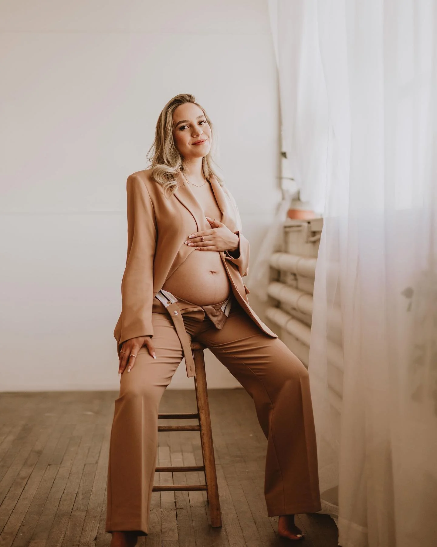 It&rsquo;s giving RUN THE WORLD by Yonce. 
&bull;
&bull;
#elpasomaternityphotographer #elpasophotographer #elpasonewbornphotographer