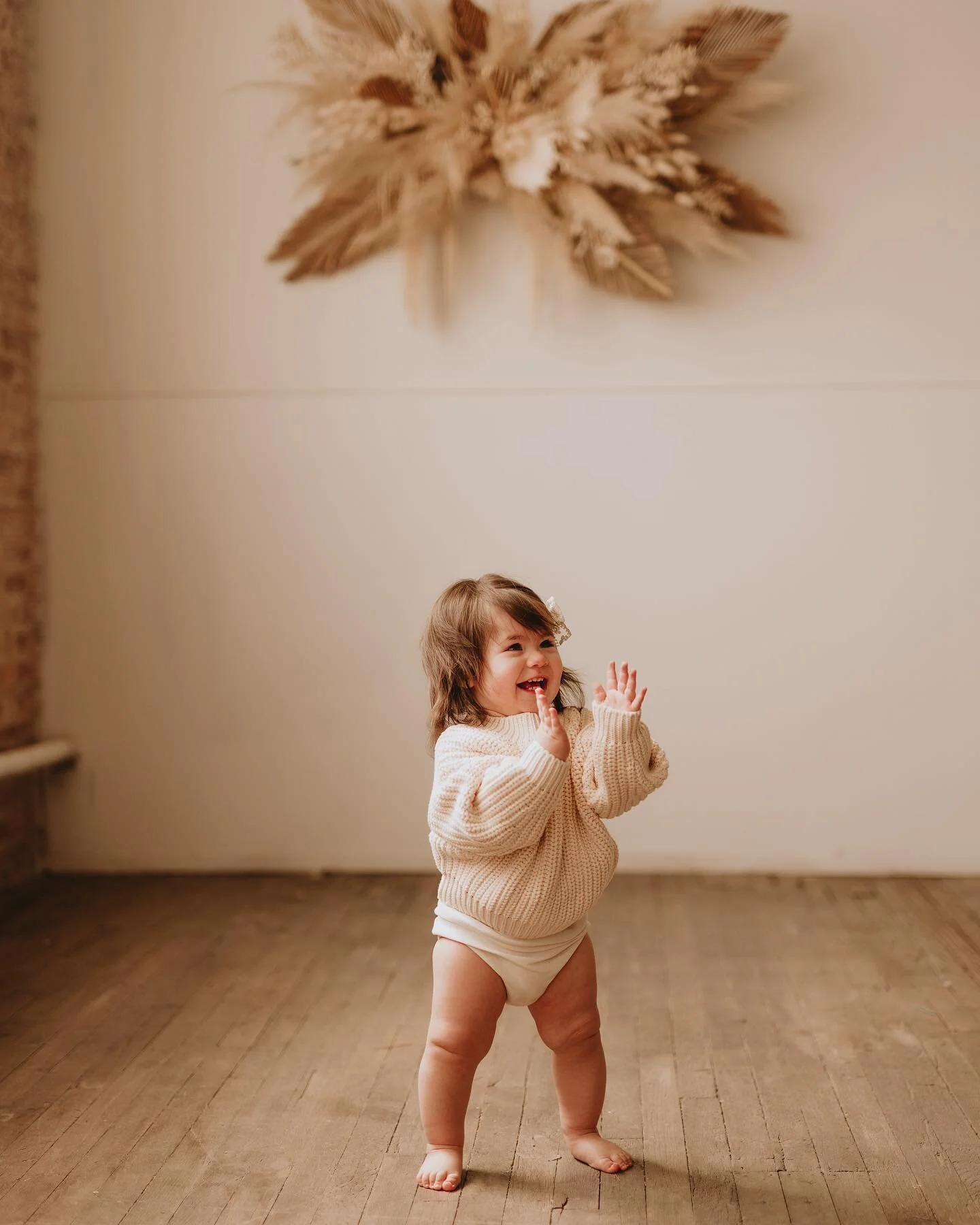 The best gift my job offers is getting to see little seeds blossom into the sweetest wildflowers right in front of my camera. 🌼 here&rsquo;s a little rewind of Penelope Lane, Baby Gaps&rsquo; soon to be superstar 🥲 
&bull;
&bull;
#elpasophotographe