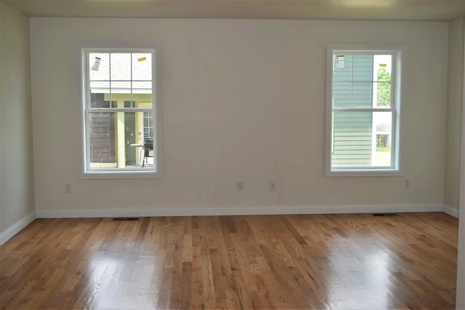 317 N 1-2 Living Room.webp