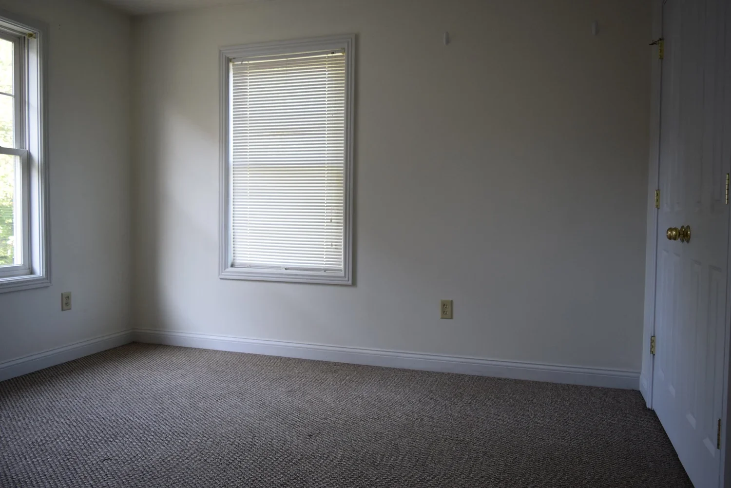 322+bedroom.webp
