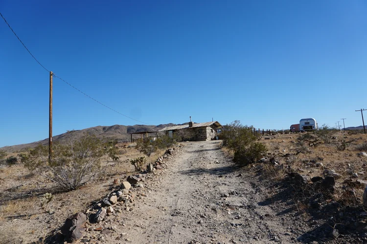 JOSHUA TREE MODERN — 7707 Wilshire Avenue, 29 Palms, CA 92277