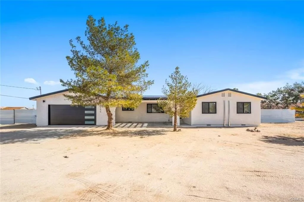 6595 Desert Knoll Avenue-$430,000