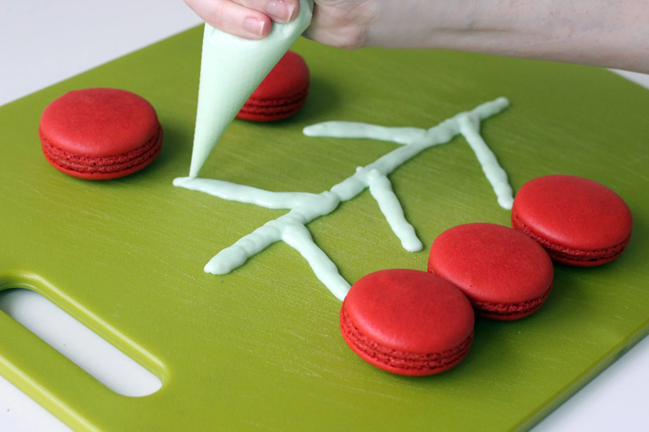 Step 3: Make white chocolate vine.