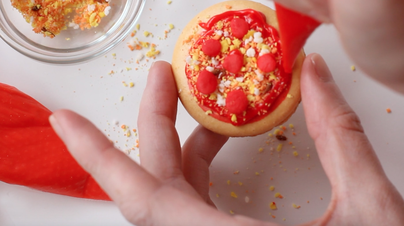 Step 5: Add more "sauce" to the top of the macaron.