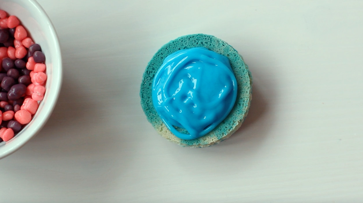 Step 6: Fill Macarons.