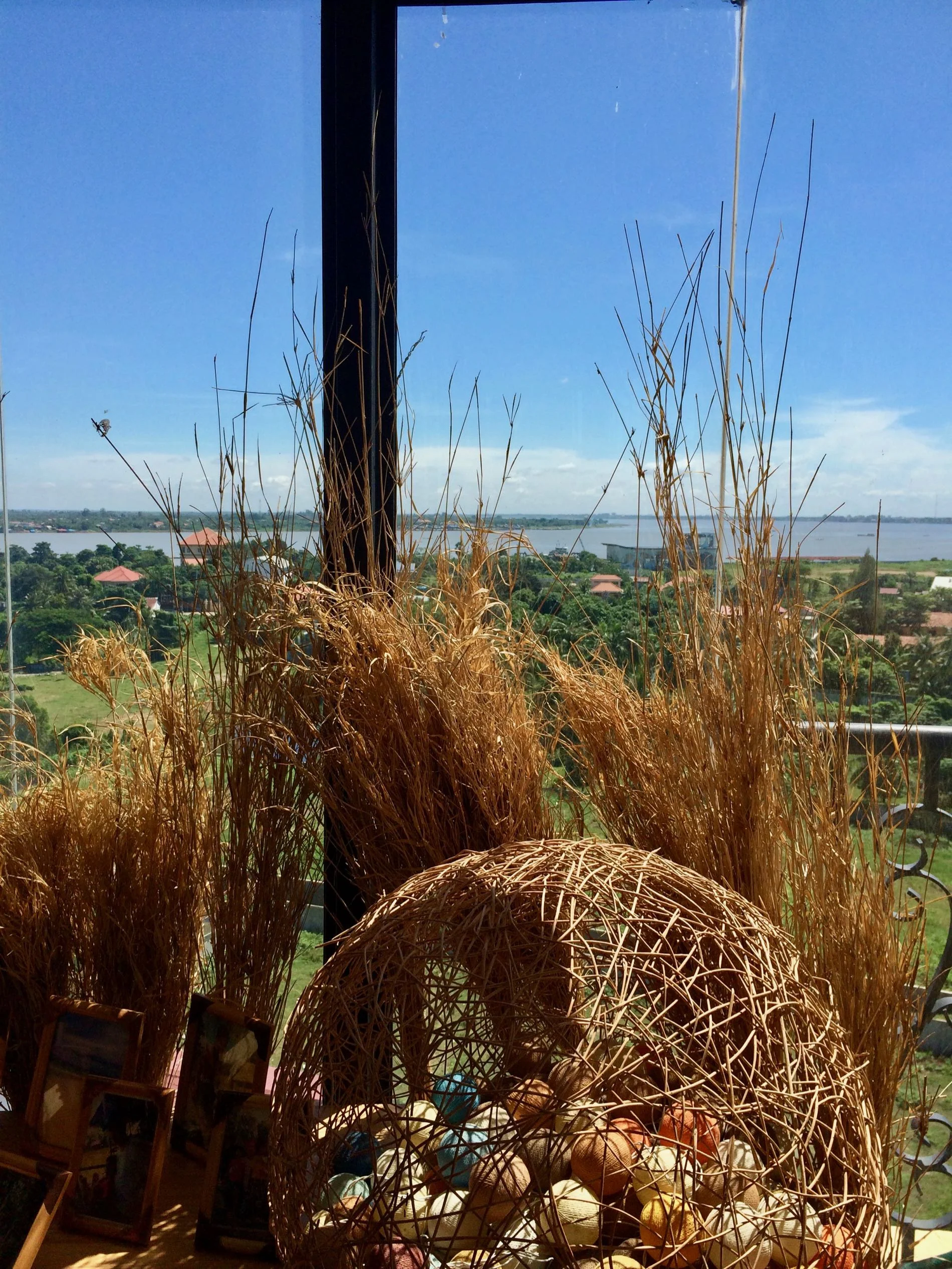 View-over-the-mekong-river-phnom-penh.jpg