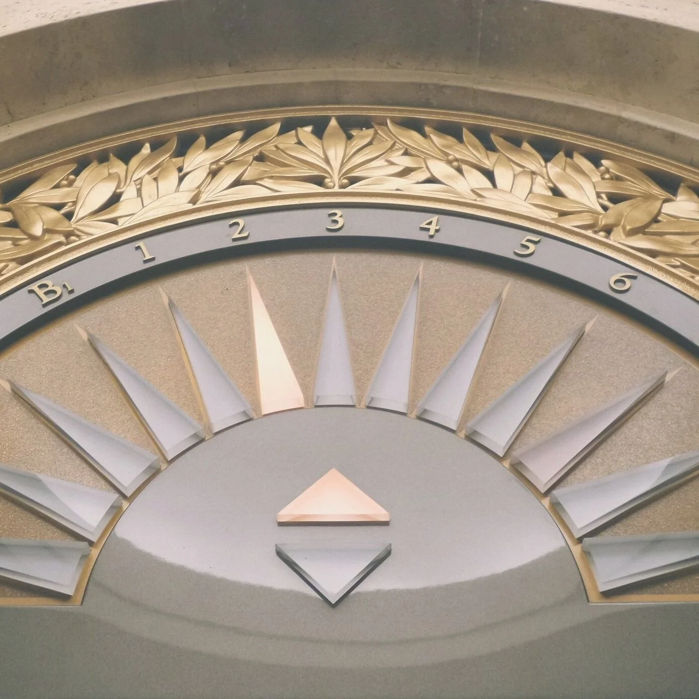 How to Pitch Your Novel in 30 Seconds