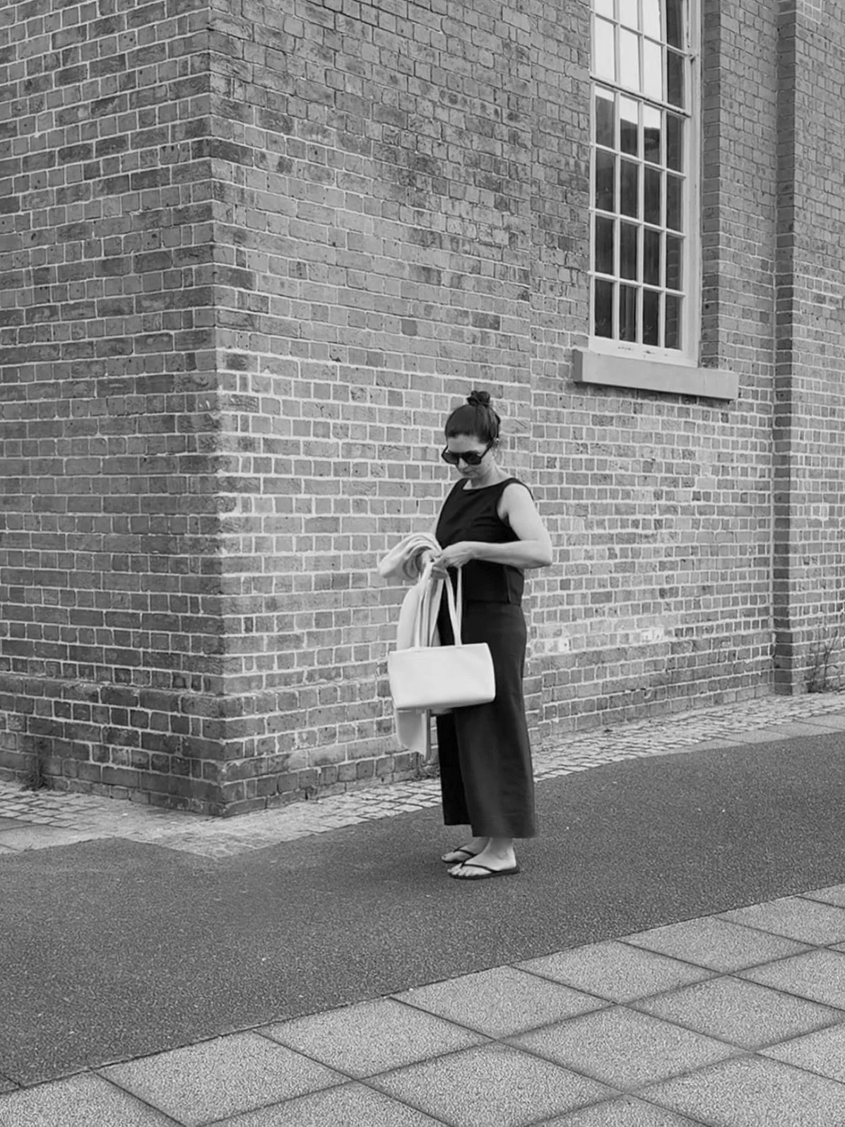 City wandering 🖤 And starting the day with the sunrise - always ☀️ 

#newcastle #slowtravel #minimaliststyle