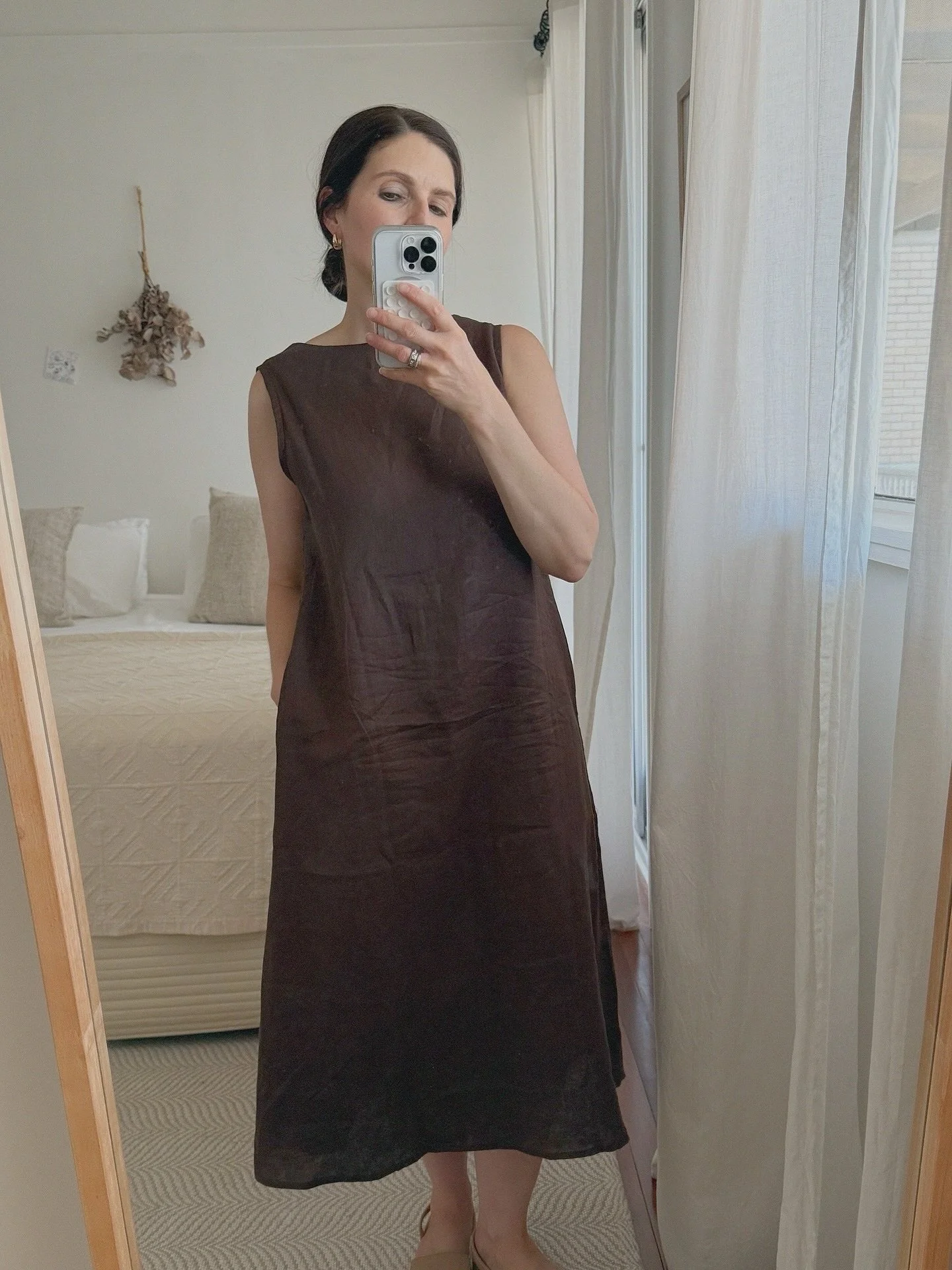 Trying in @kelseycollective . Love a simple, elegant silhouette 🤎