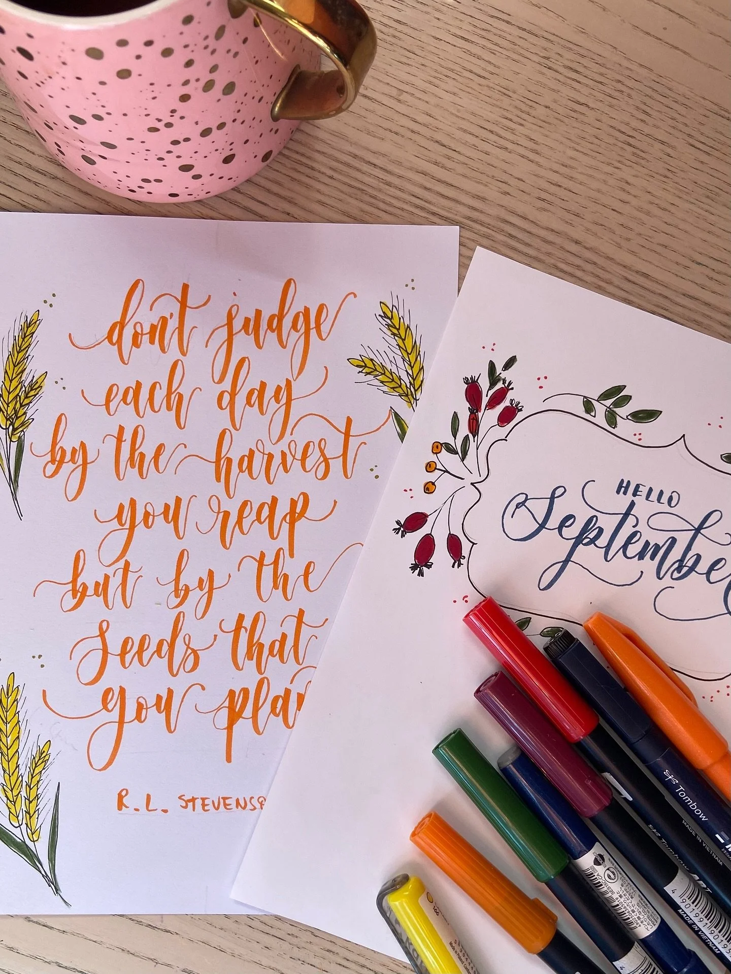 A few snippets of my September so far! 🍂 Lots of seasonal lettering in my membership, bauble painting (as you know it!), and cosy, calm autumnal moments with the fam 🧡