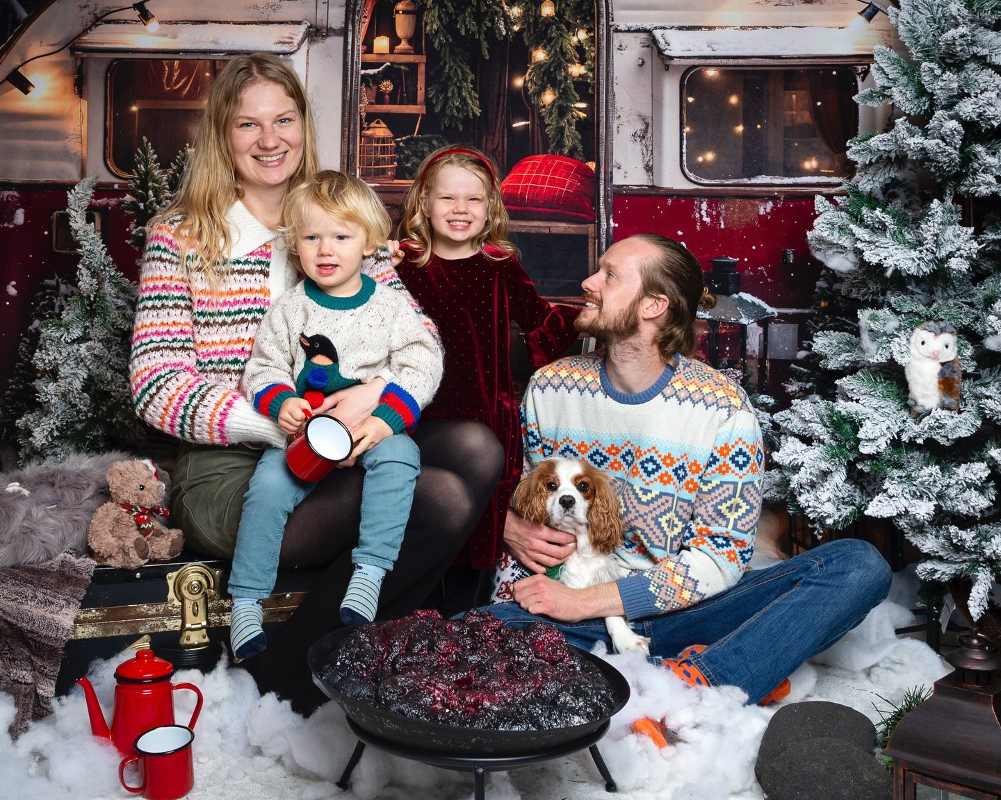 Merry Christmas from our family to yours 🎄🤍

Wishing you a cosy, joyful festive season filled with creativity, little moments of magic, and time to recharge. 

Thank you for being part of my year / whether you&rsquo;ve followed along, learned, crea
