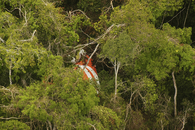Parte da Fuselagem do avião da GOL avistada pela equipe de busca da Força Aérea Brasileira (Foto: FAB)