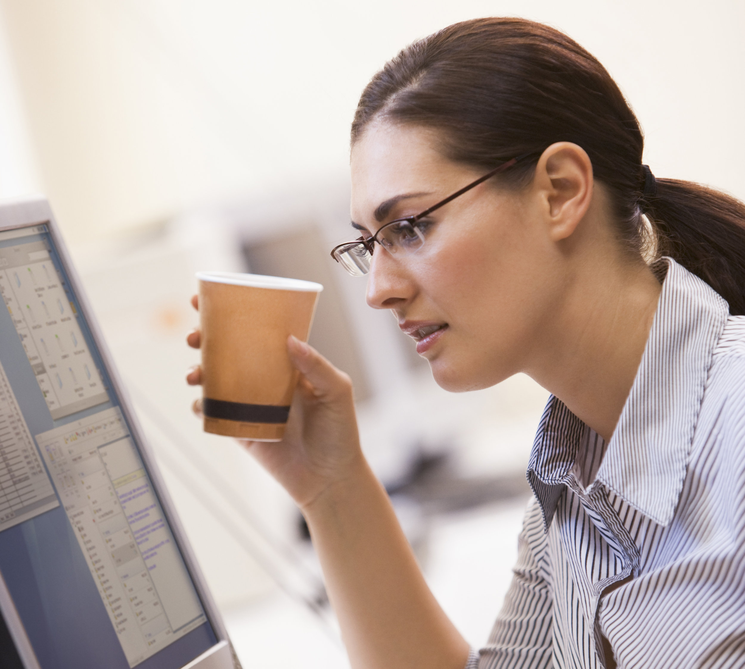 woman-in-computer-room-with-many-cups-of-empty-coffee-around-her_Htkex0nCri-cropped.jpg