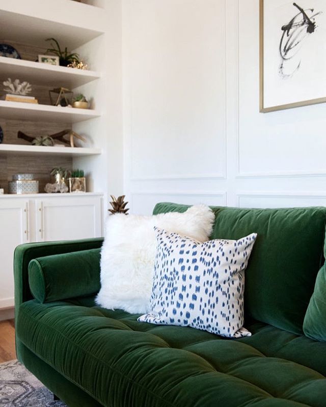 Loving the Les Touches Blue on that amazing green velvet sofa // home of and designed by: @suburbanbees // photography: @kellikroneberger // #AriannaBellepillows