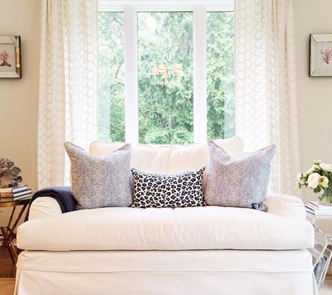 Love the blue and white pillows @AlexandraWoodDesign chose for her office👌🏼 #AriannaBellePillows