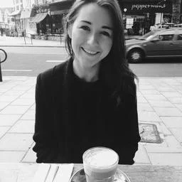 A graduate of Oxford University, Sarah 在牛津大学接受教育,在过去的4年中是我们资深的英语老师。