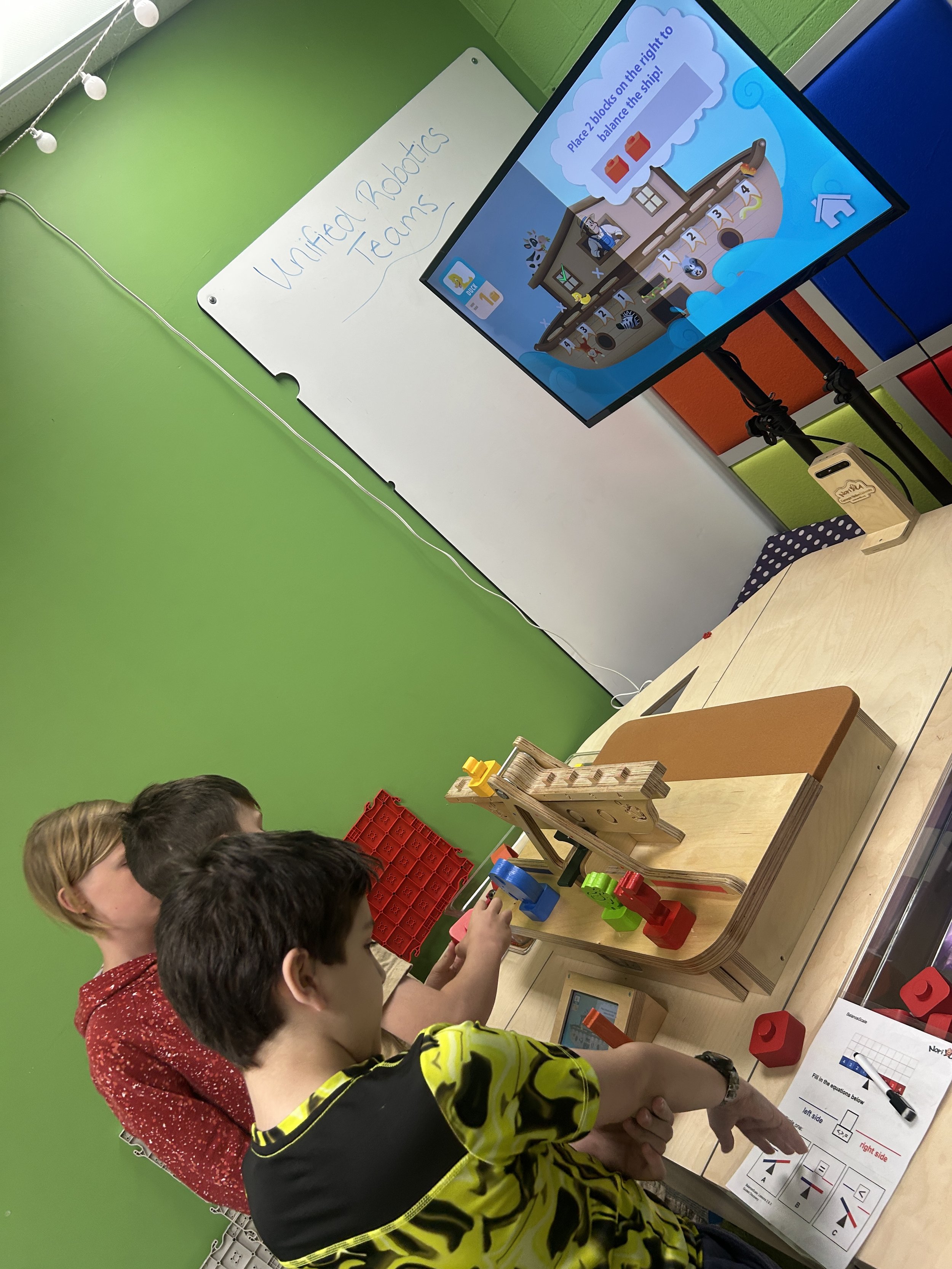 Norilla- balancing animals, small groups.JPG