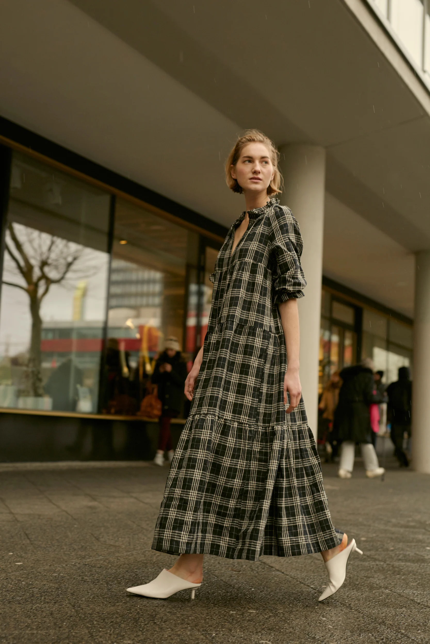 31 CHAPEL LANE IRISH LINEN KAI DRESS WITH RUFFLES, PLAID IN BLACK AND BEIGE, MADE IN IRELAND