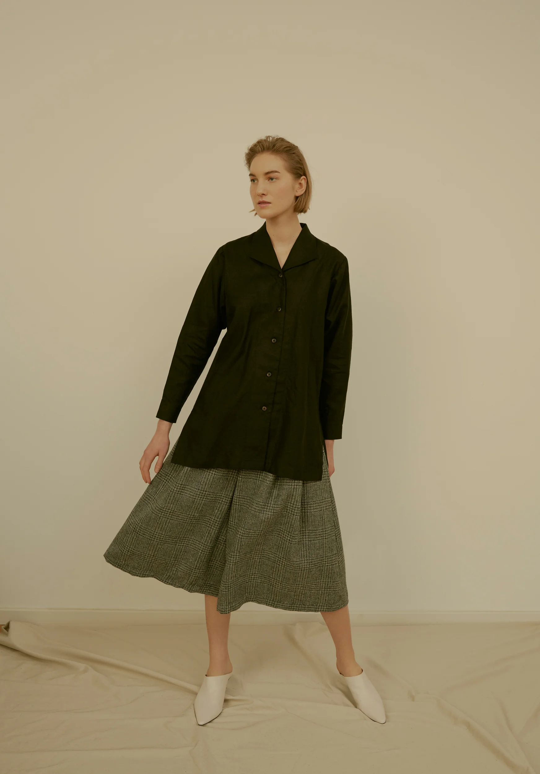 31 CHAPEL LANE IRISH LINEN PHOEBE OVERSIZED TUNIC SHIRT, ONYX BLACK, MADE IN IRELAND