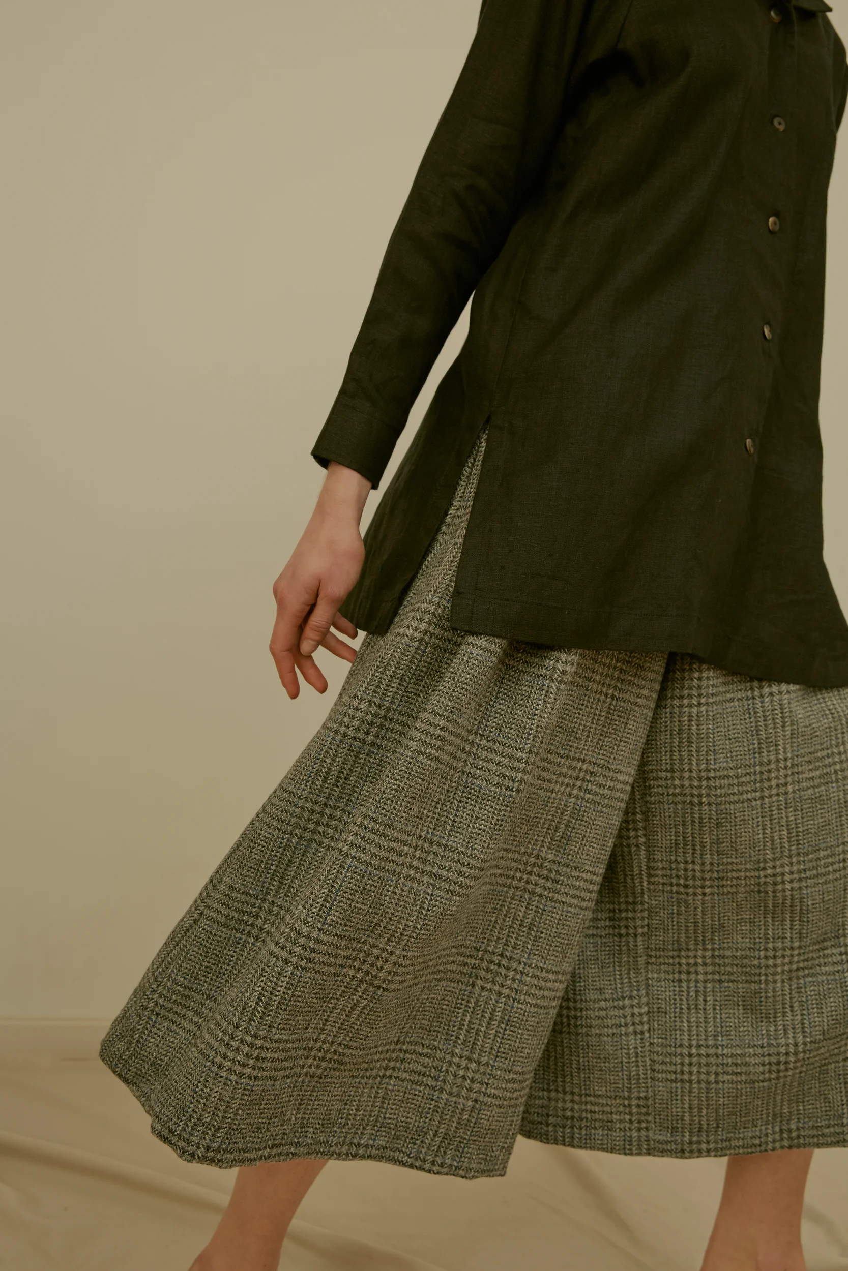 31 CHAPEL LANE IRISH LINEN PHOEBE OVERSIZED TUNIC SHIRT, ONYX BLACK, MADE IN IRELAND