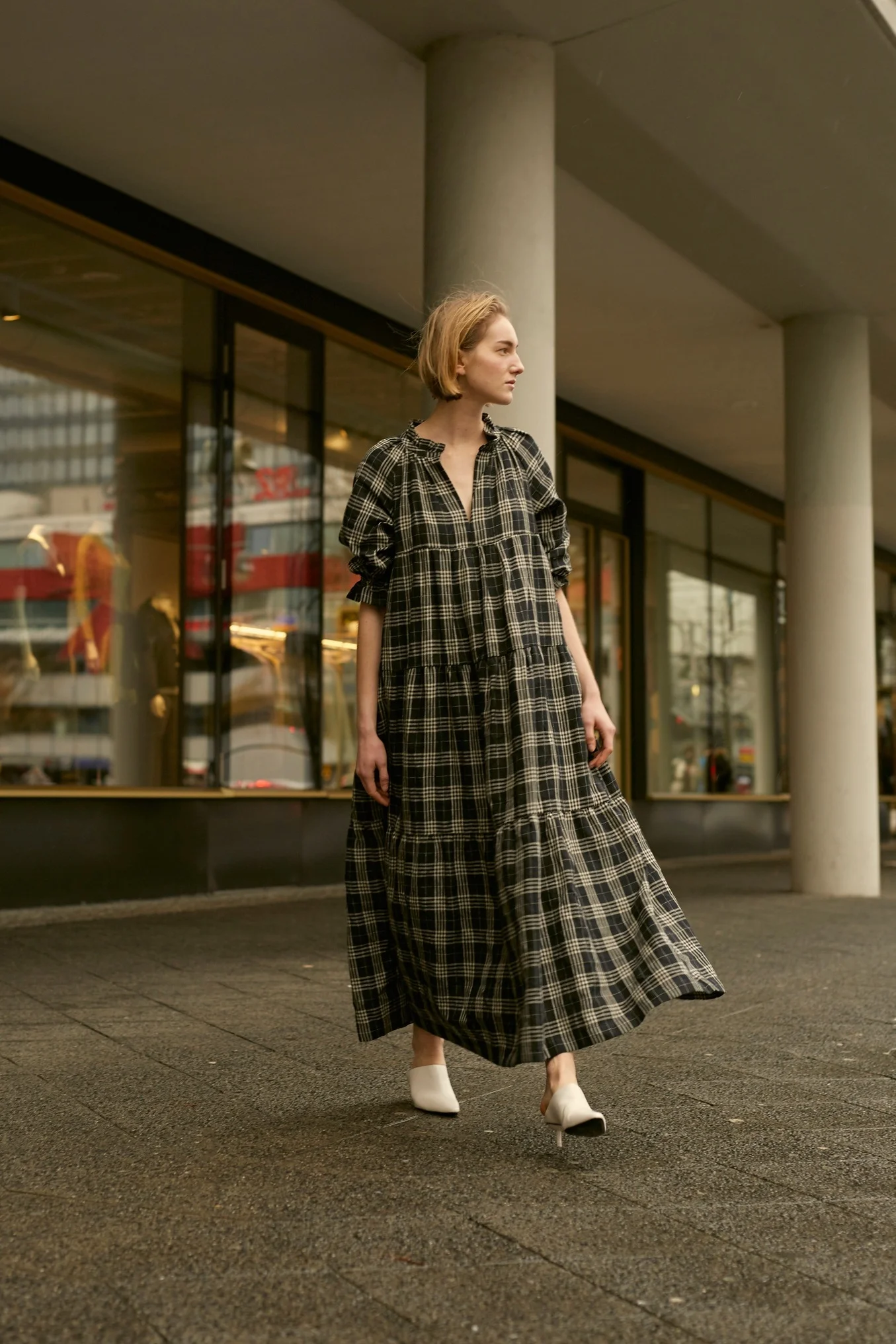 31 CHAPEL LANE IRISH LINEN KAI DRESS WITH RUFFLES, PLAID IN BLACK AND BEIGE, MADE IN IRELAND