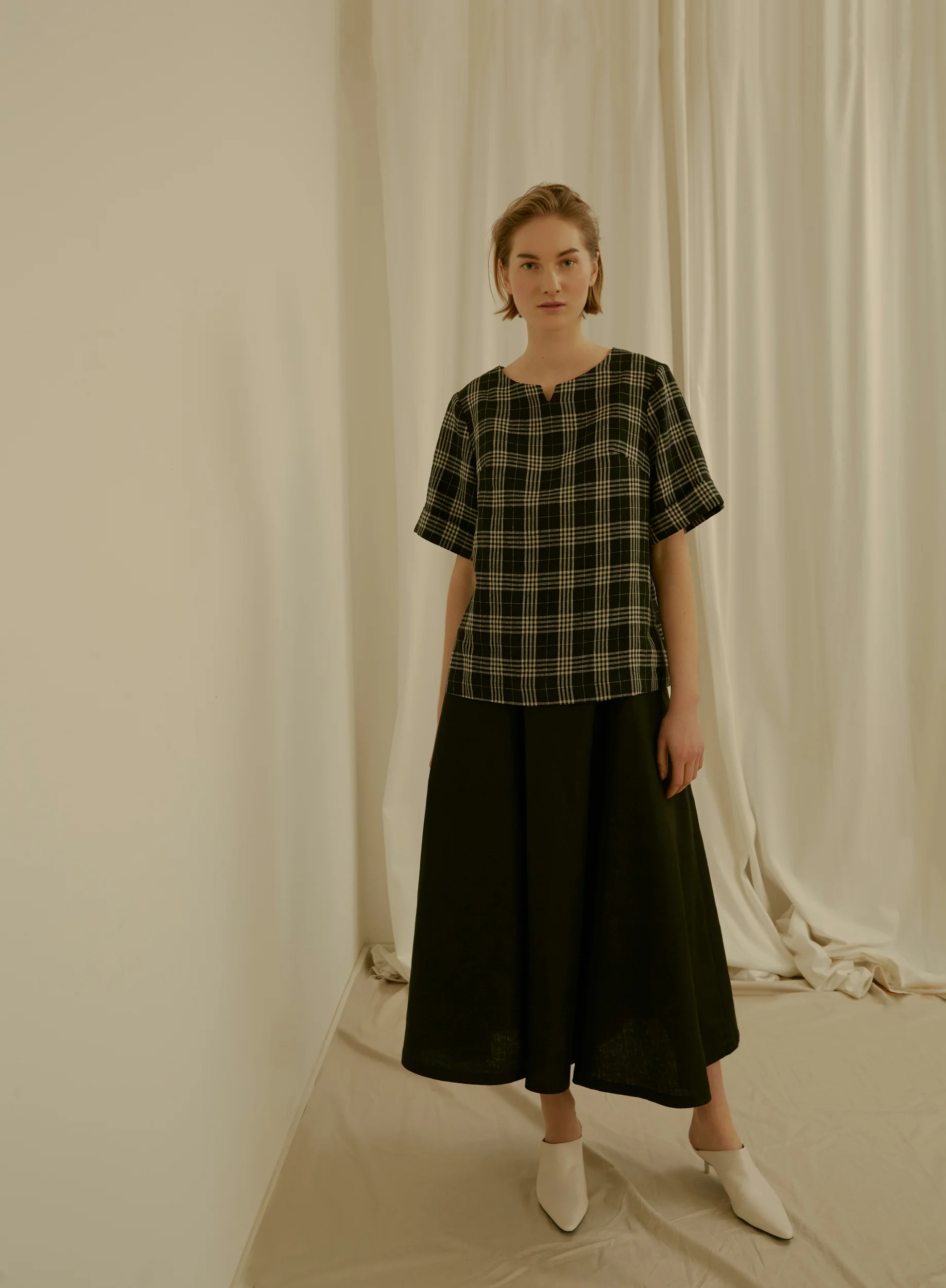 31 CHAPEL LANE IRISH LINEN HAILEY BOXY TOP, PLAID ONYX BLACK AND BEIGE, MADE IN IRELAND