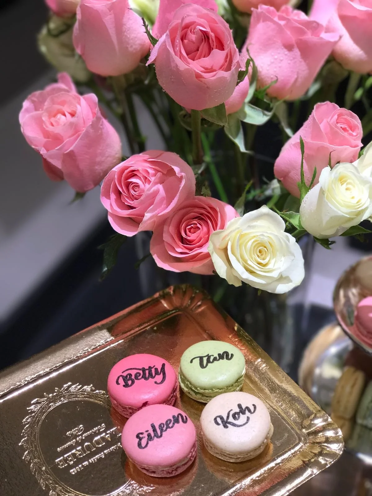 Live Calligraphy on Macarons (Edible Food Ink) - Van Cleef & Arpels