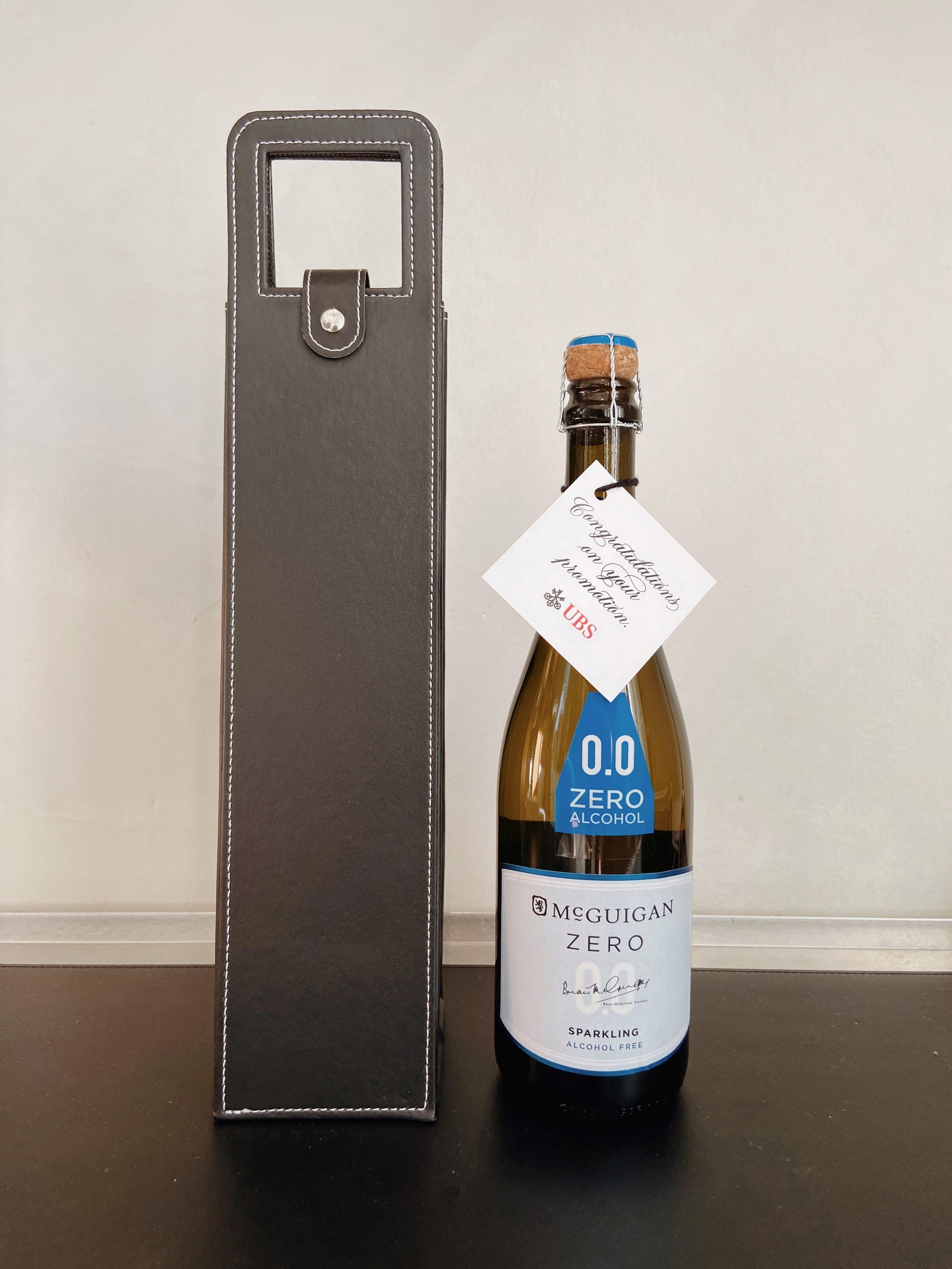 UBS AG | 287 Non-Alcoholic Sparkling Wine Gift Sets with Printed Notecards & Carriers