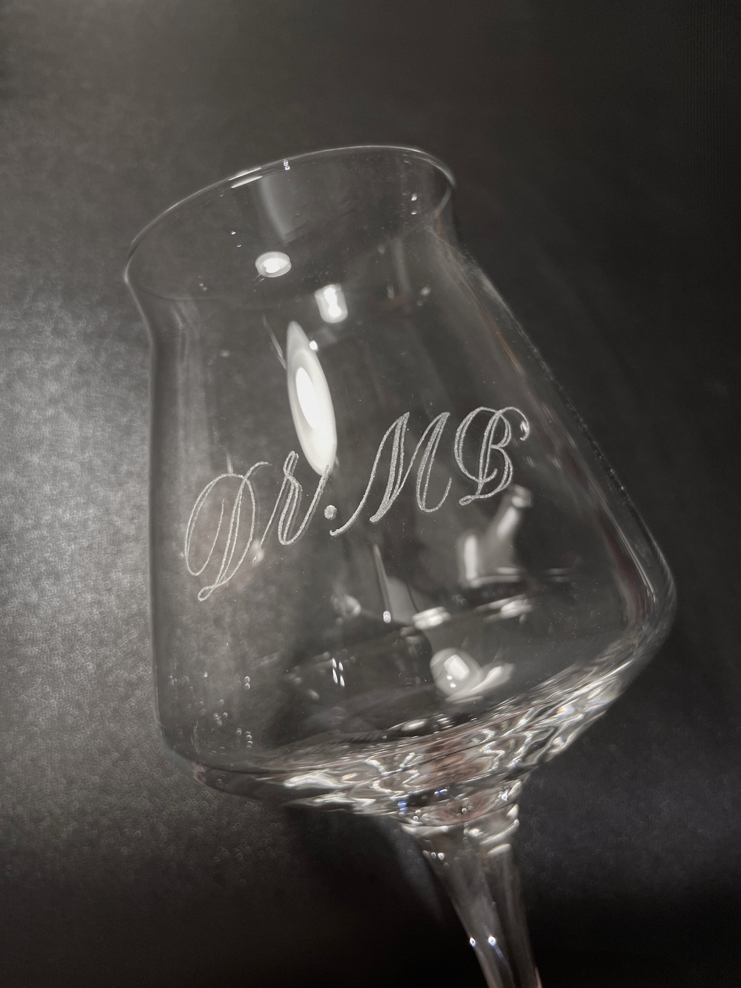 Engraved Glass - Scroll Effect.jpg