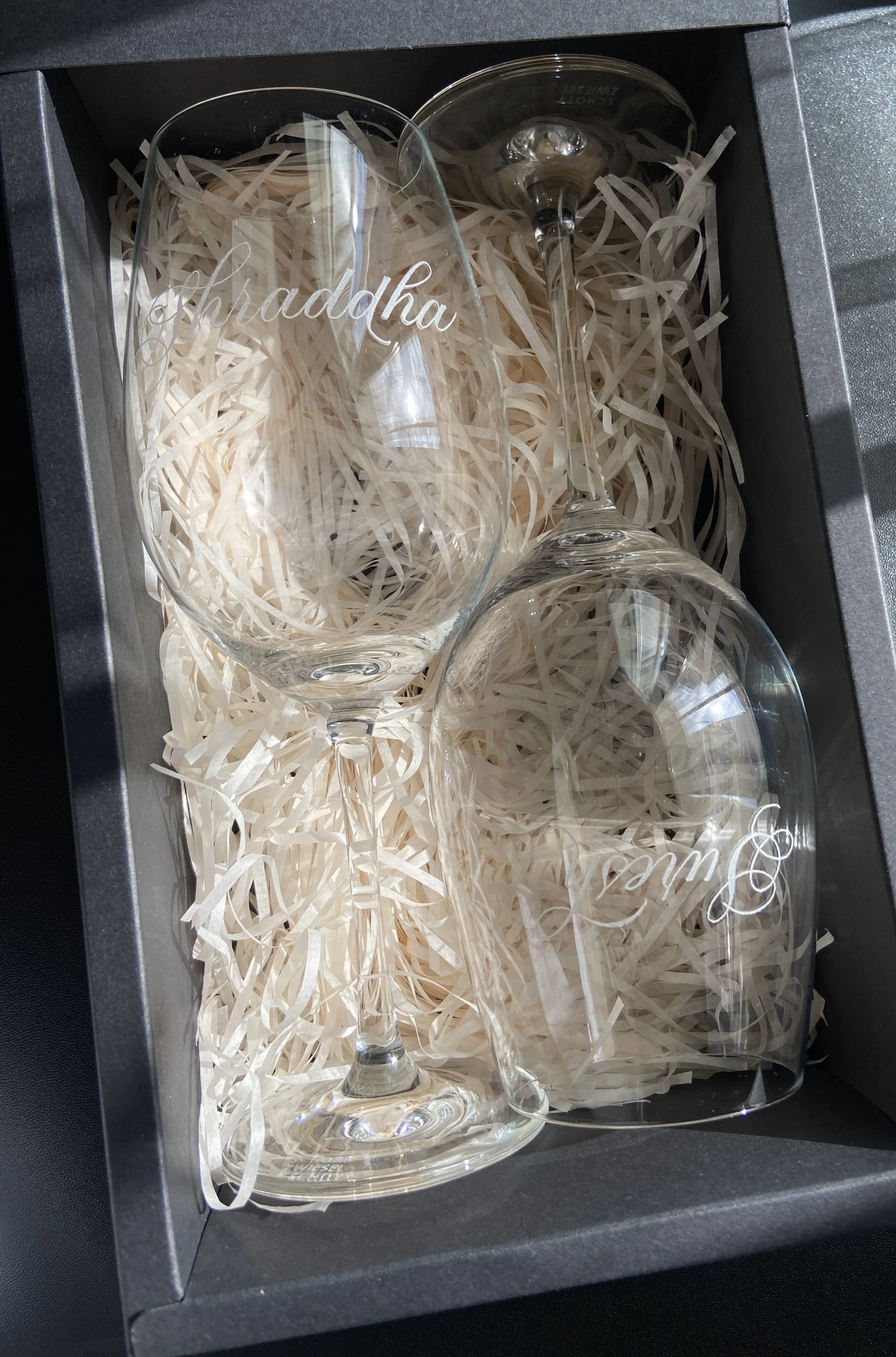 2 Wine Glasses (Black Box with Black Sleeve)