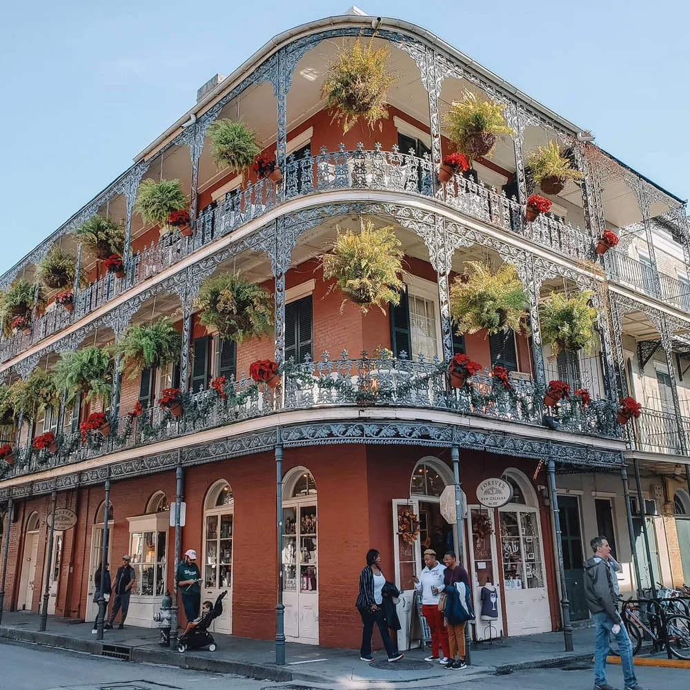 Whether the power is on or not, we are still celebrating Black History Month 👏 As we continue to discuss US destinations and their role in Black history (and thereby American history), let's talk about New Orleans. New Orleans was found in 1718 (!!!