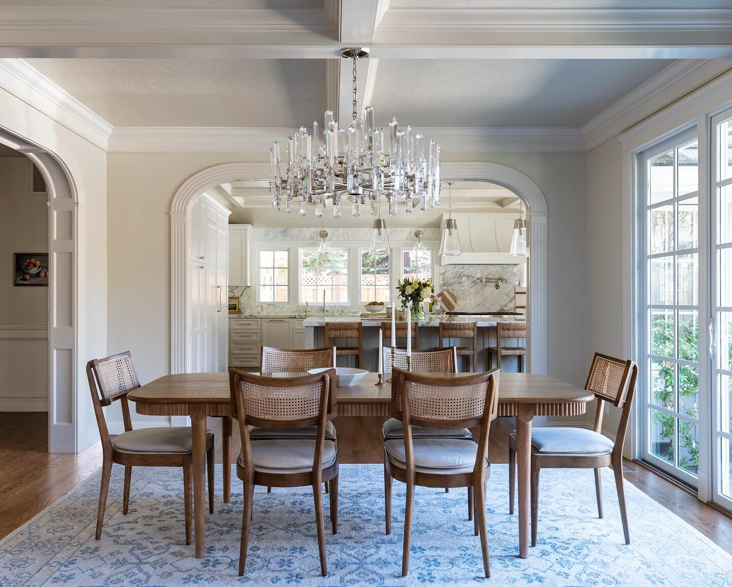 When the finished product looks even better than your vision 🙌🏻 
There was a lot to consider for these two spaces - a high traffic kitchen for a family of 5 and a formal dining room, only feet away from each other&hellip;

Dining chairs and counter