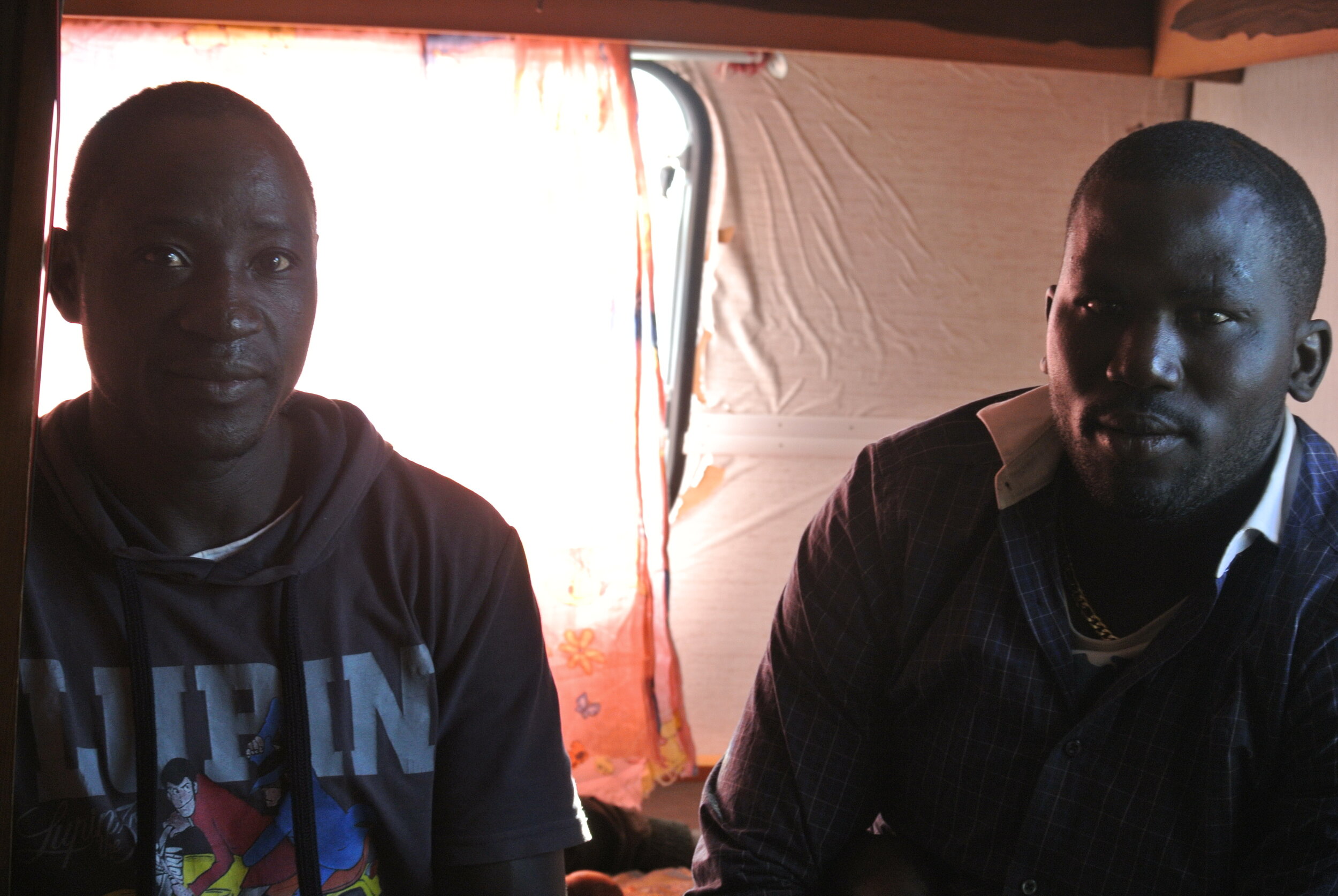   Due dei compagni di container di Peter (entrambi da Conakry, Guinea). Foggia. 8 ottobre 2019. ©Pamela Kerpius  