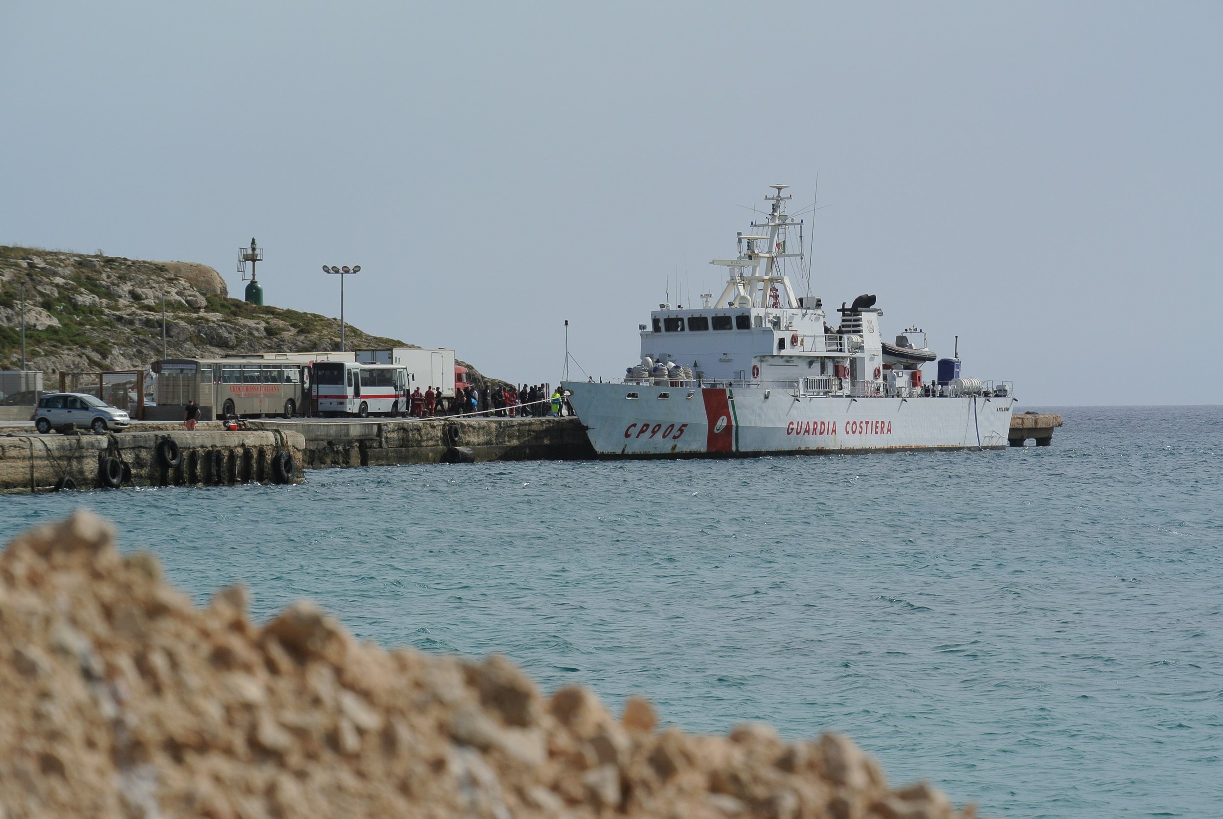 Disembarkation by the Guardia Costiera