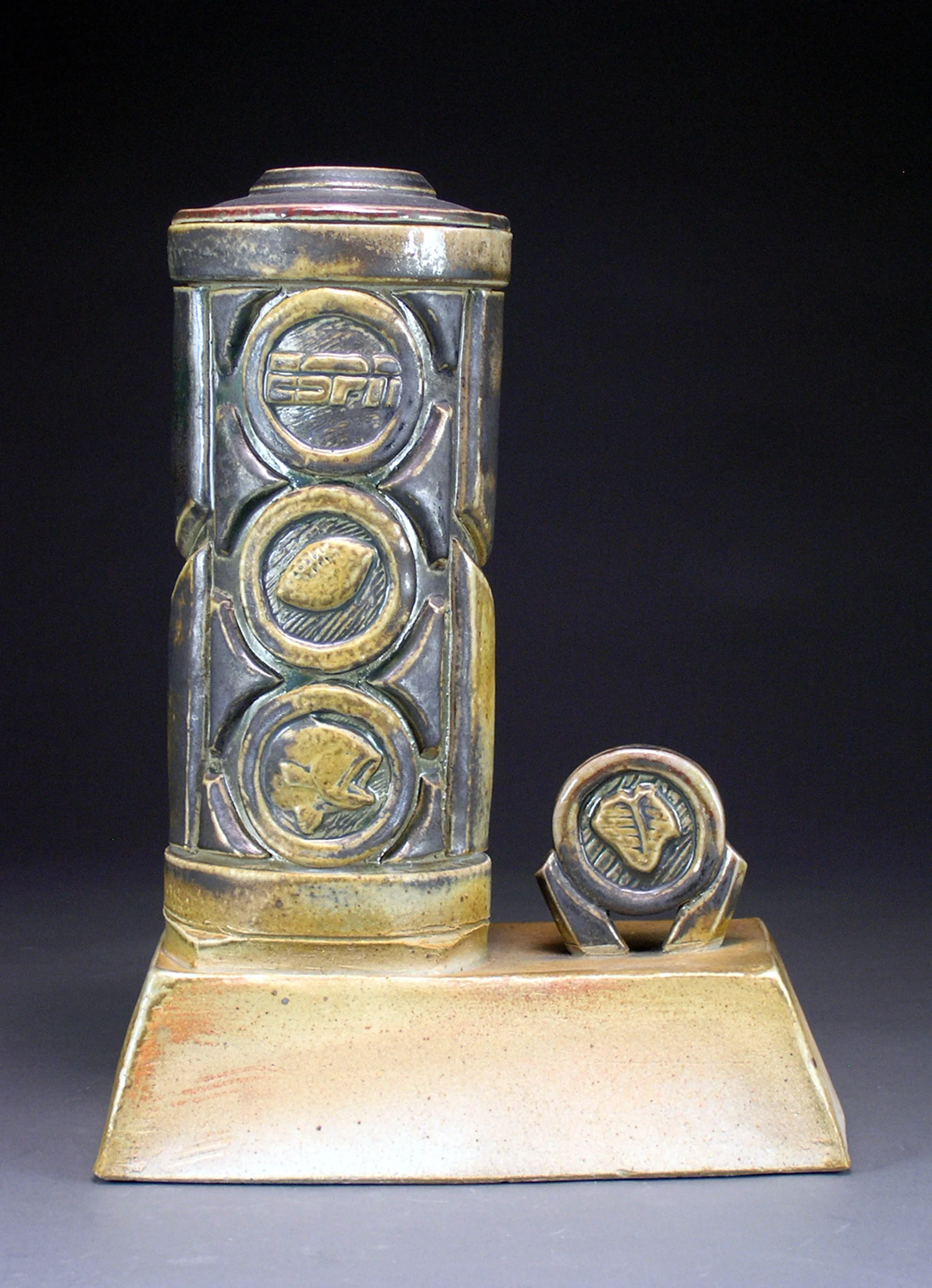 Frank_Tommy12_Sportsman's Urn_Stoneware_13inx7inx4in_2006.jpg