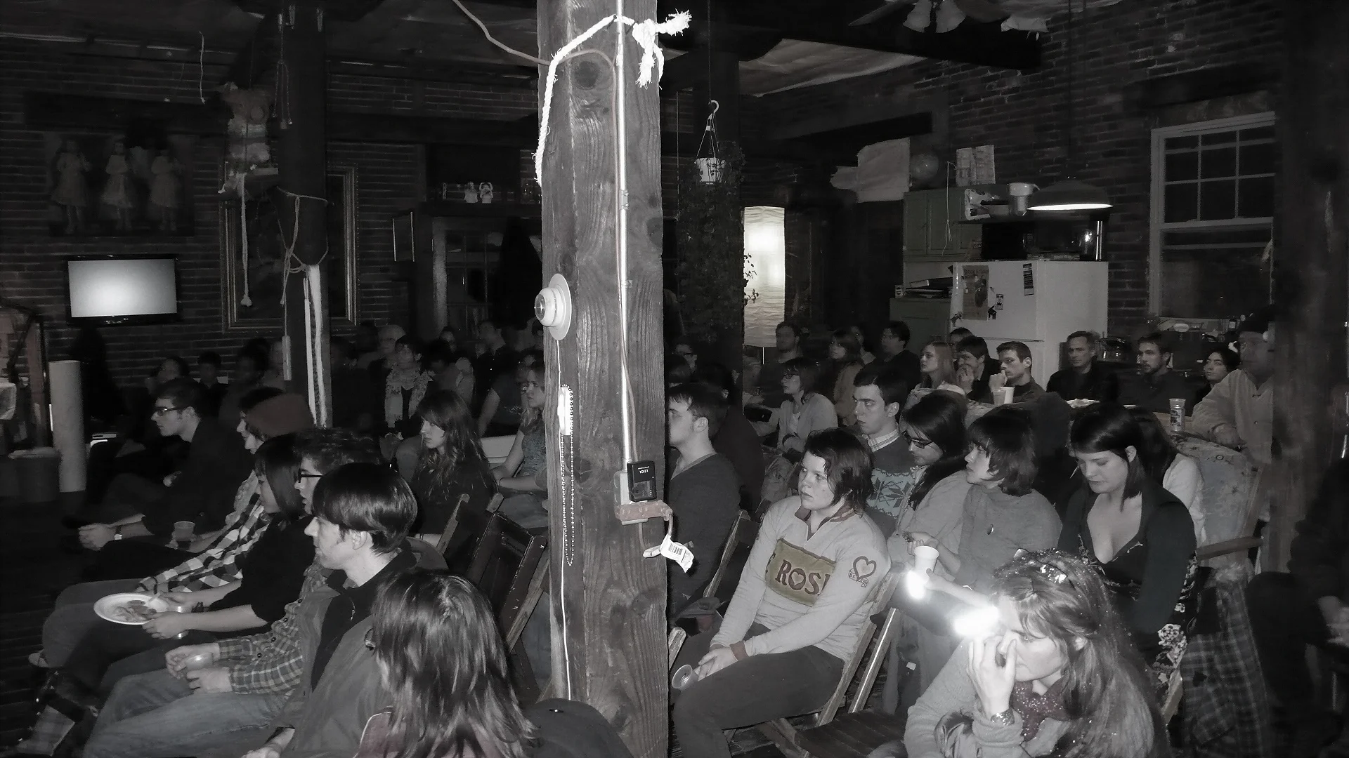 gist reading crowd bxw.jpg