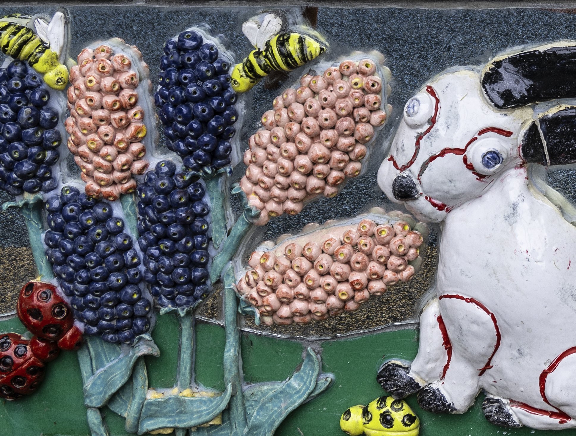  Detail of relief sculpture backwall –&nbsp;bunnies and flowers 