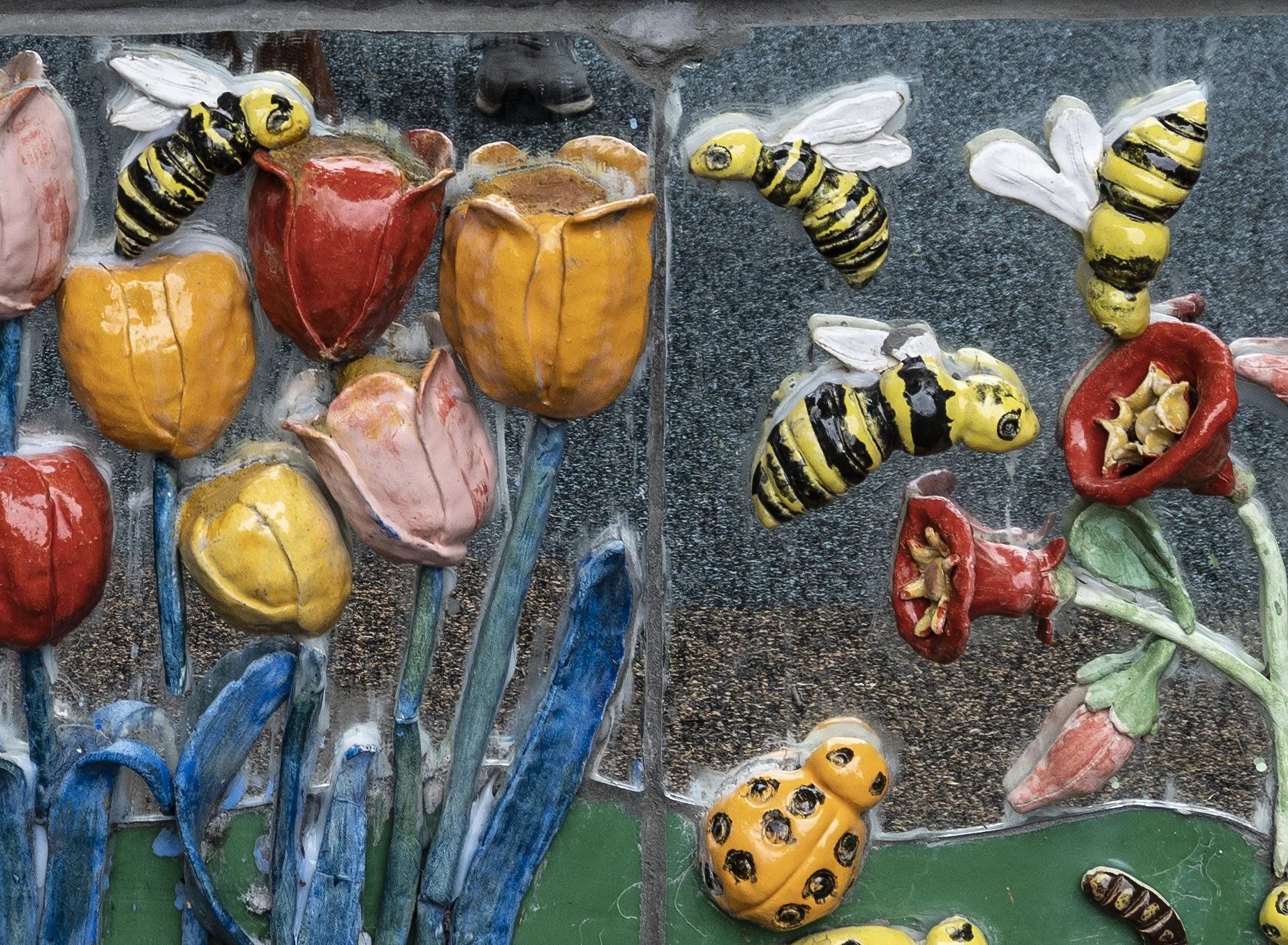  Detail of relief sculpture backwall –&nbsp;tulips,poppies and bees 