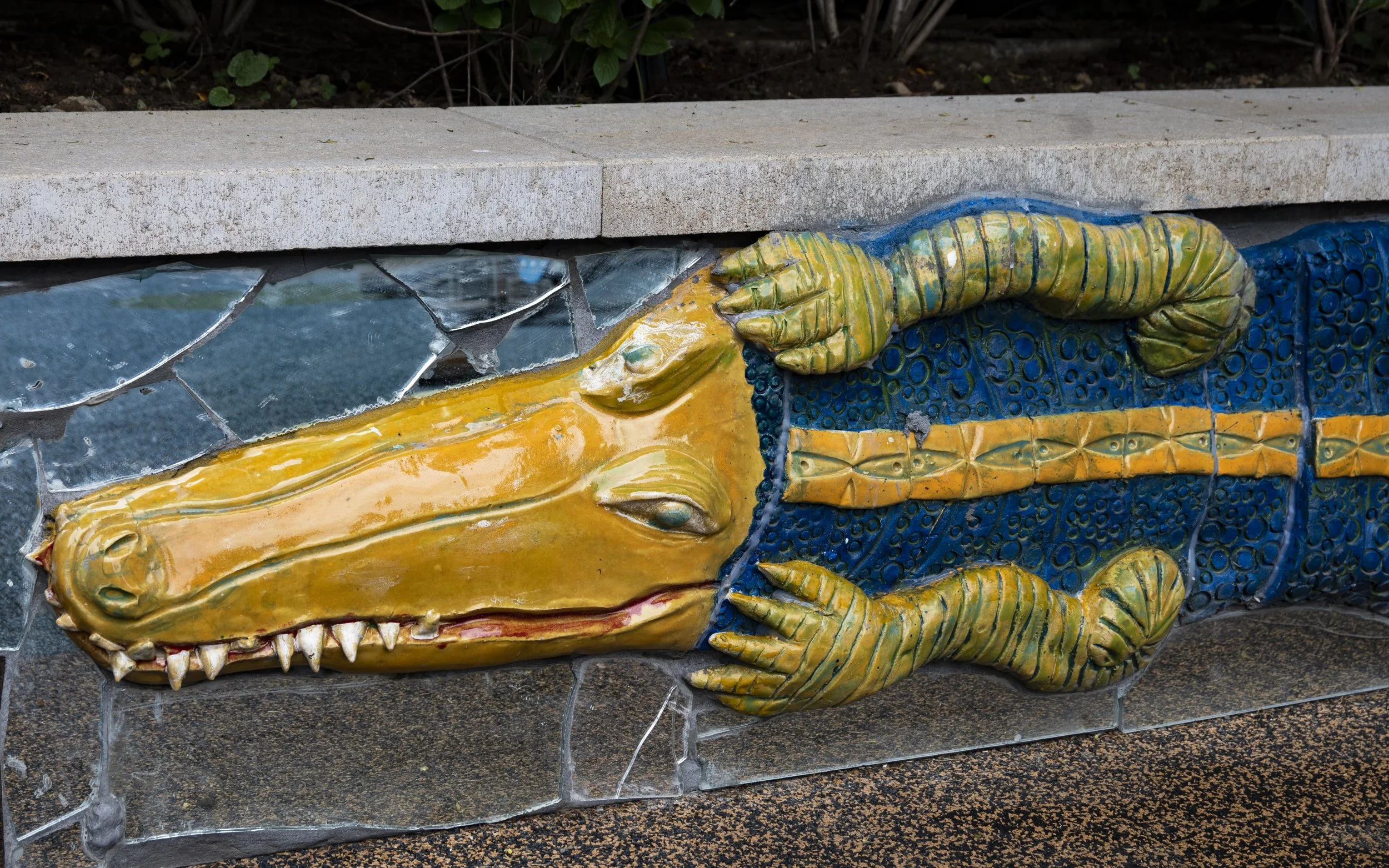  Detail of relief sculpture backwall –&nbsp;gator! 