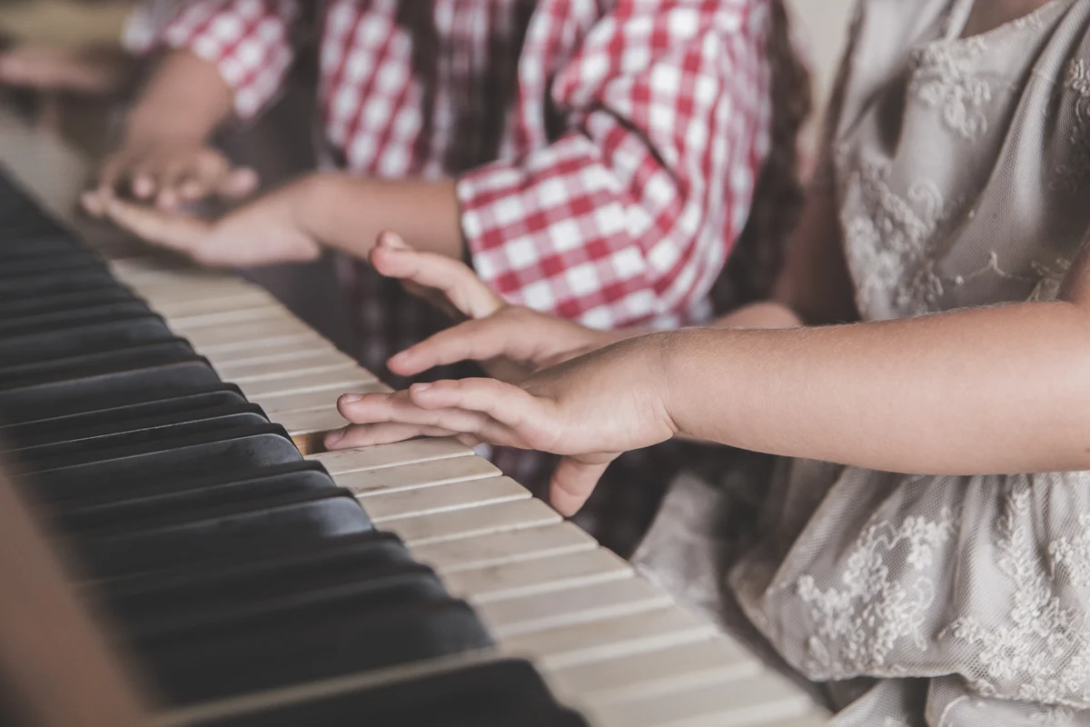 ADORO-Bat M-324_1200px.jpg