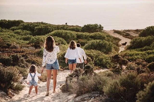 Sessão em família, para celebrar uma vida a dois. Numa tarde perfeita.
// Family session to celebrate a couple's life. On a perfect afternoon.
.
#couplesession #couple #sessaofamilia. #familysession #family #lisboa #lisbon #caparica #seaside #adoro #adorofotografia #fotografiadecasamento #fotografodecasamento #fotografodebodas #bodas #weddingphotography #weddingphotographer #wedding #casamento #weddinginspiration #weddingdestination #weddingportugal #portugalwedding #portugal #weddingeurope  #visitportugal